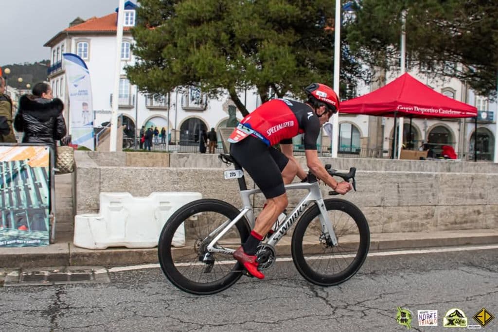 Atleta com o dorsal 275