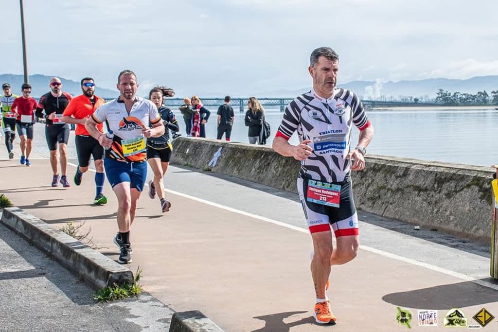Atleta com o dorsal 213