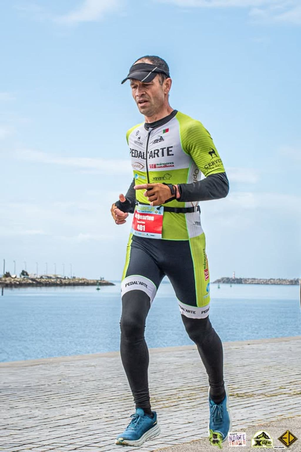 Atleta com o dorsal 401