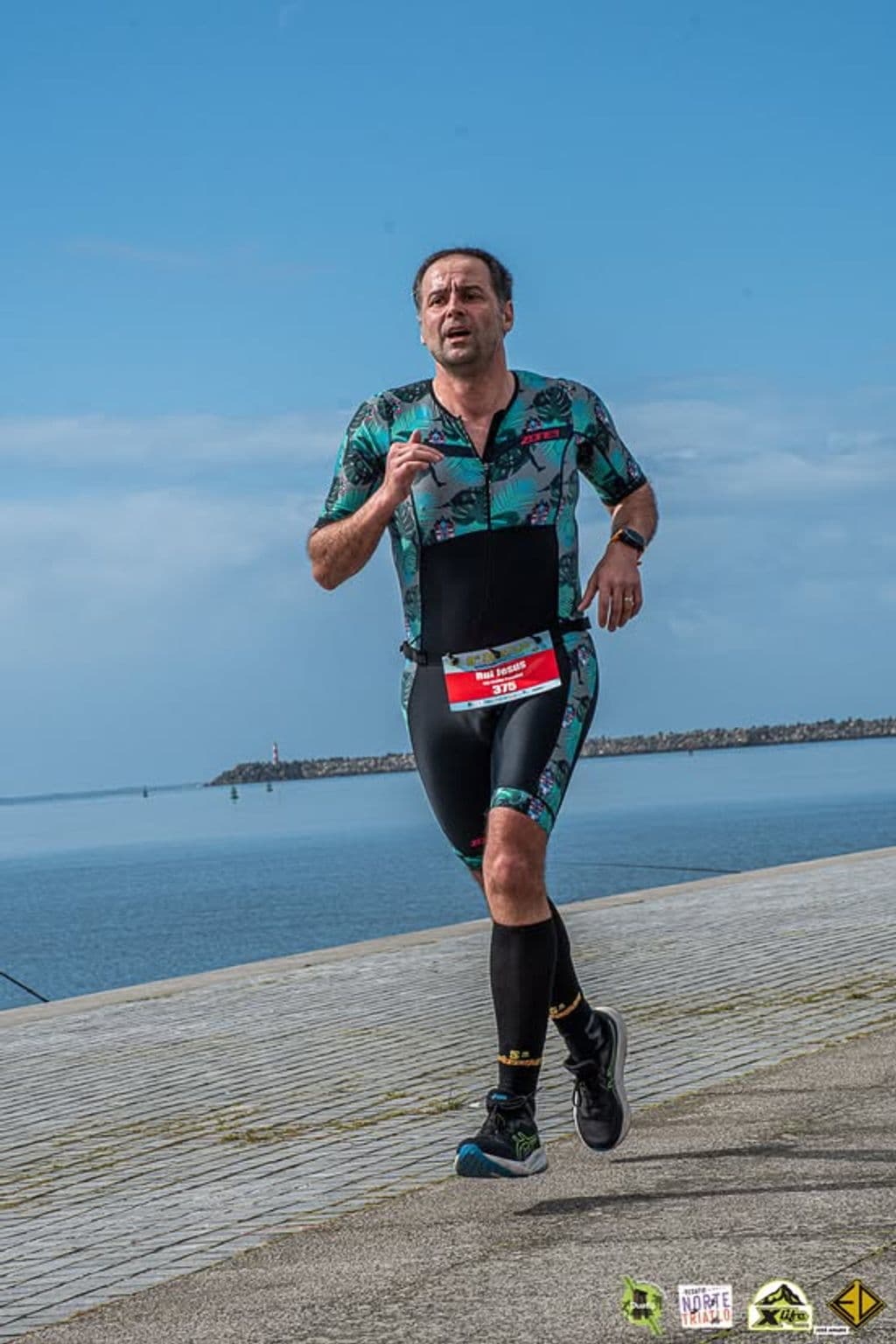 Atleta com o dorsal 375