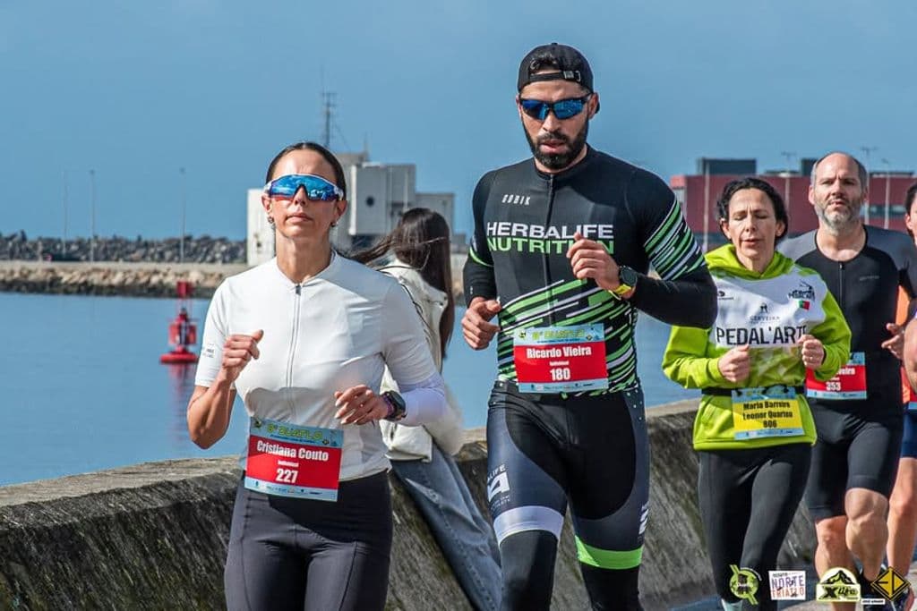 Atleta com o dorsal 353