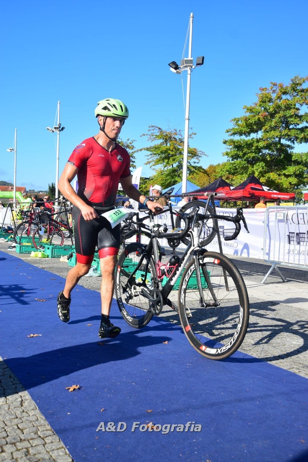 Atleta com o dorsal 153