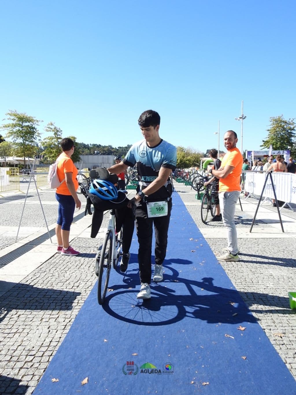 Atleta com o dorsal 169