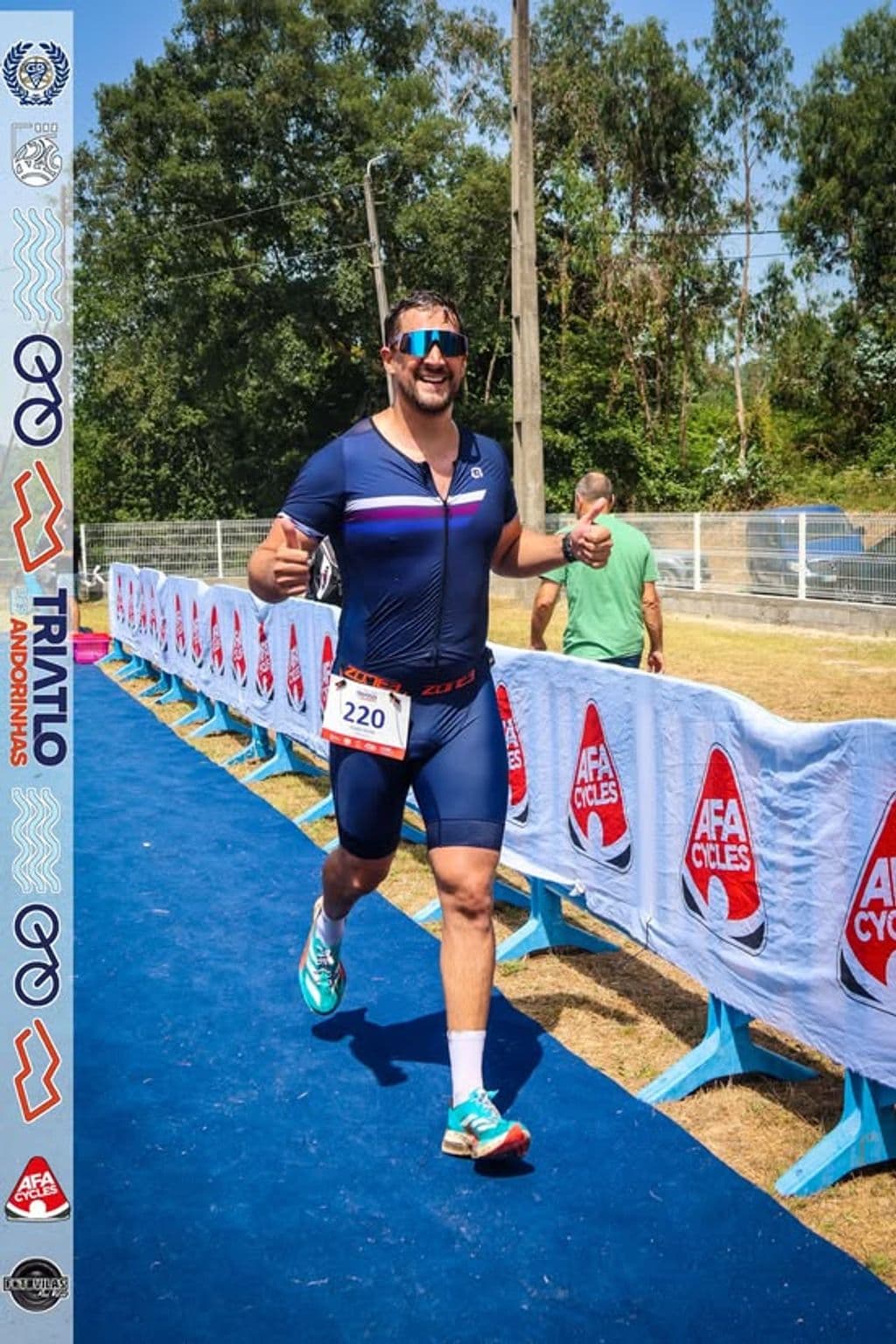 Atleta com o dorsal 220