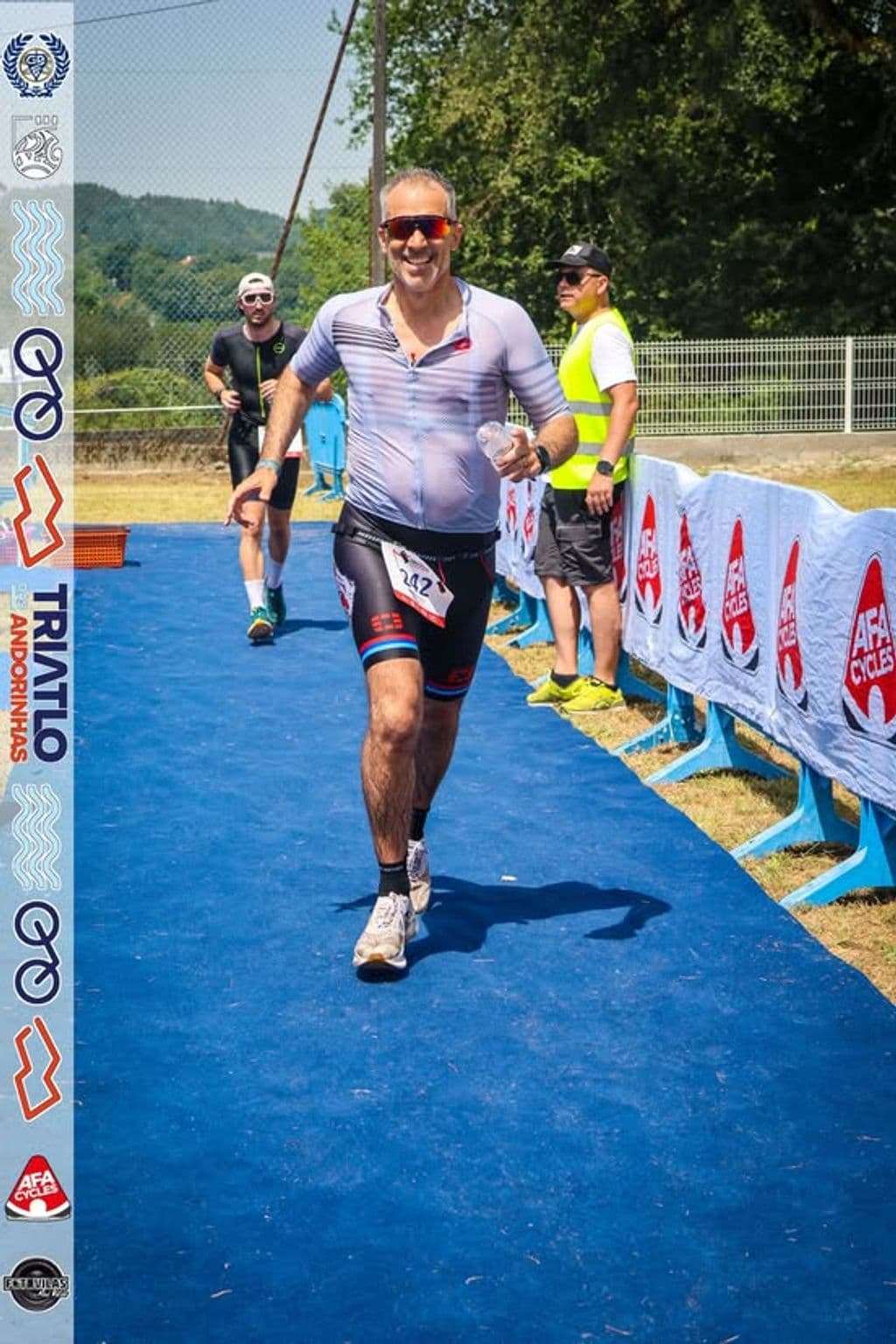 Atleta com o dorsal 242