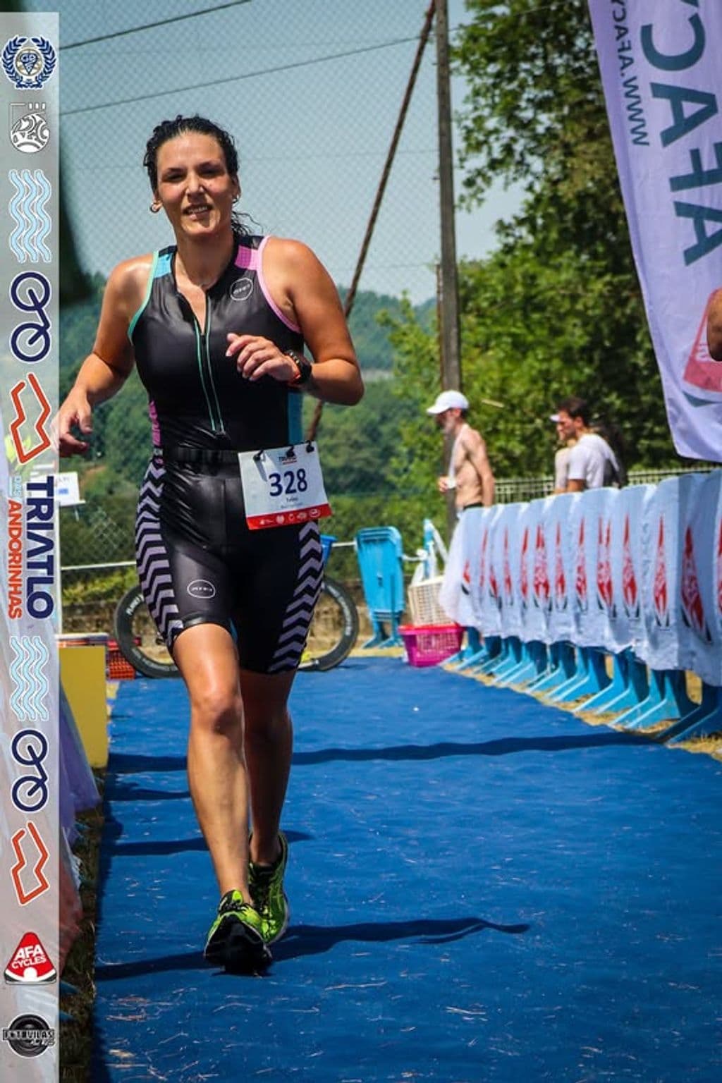 Atleta com o dorsal 328