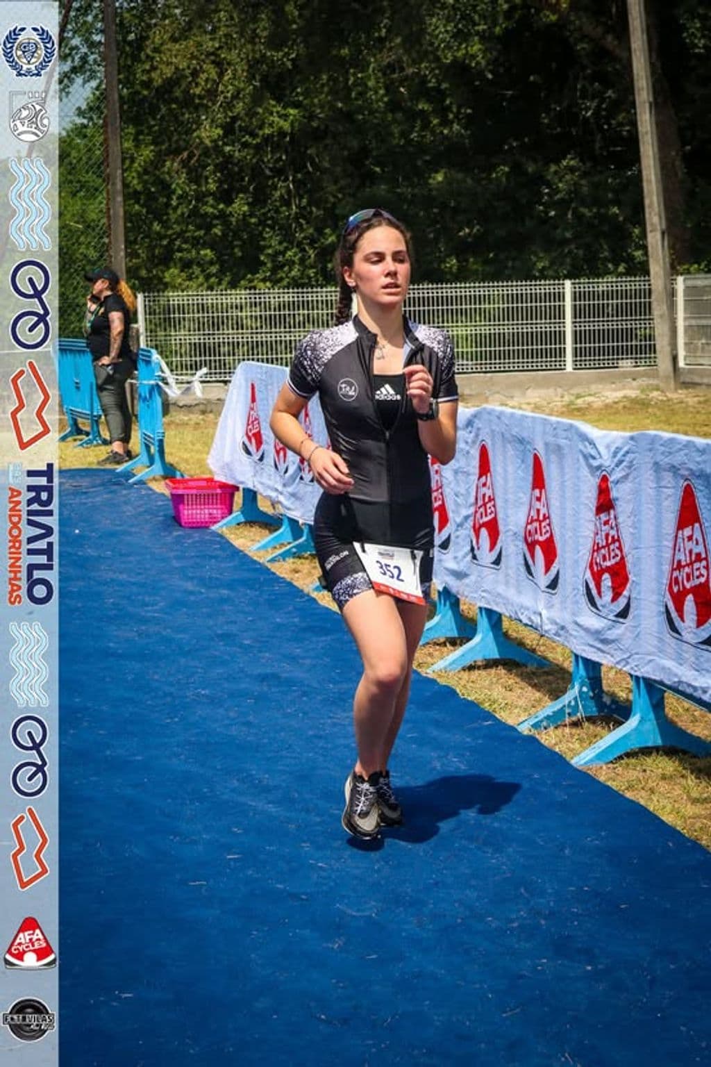 Atleta com o dorsal 352