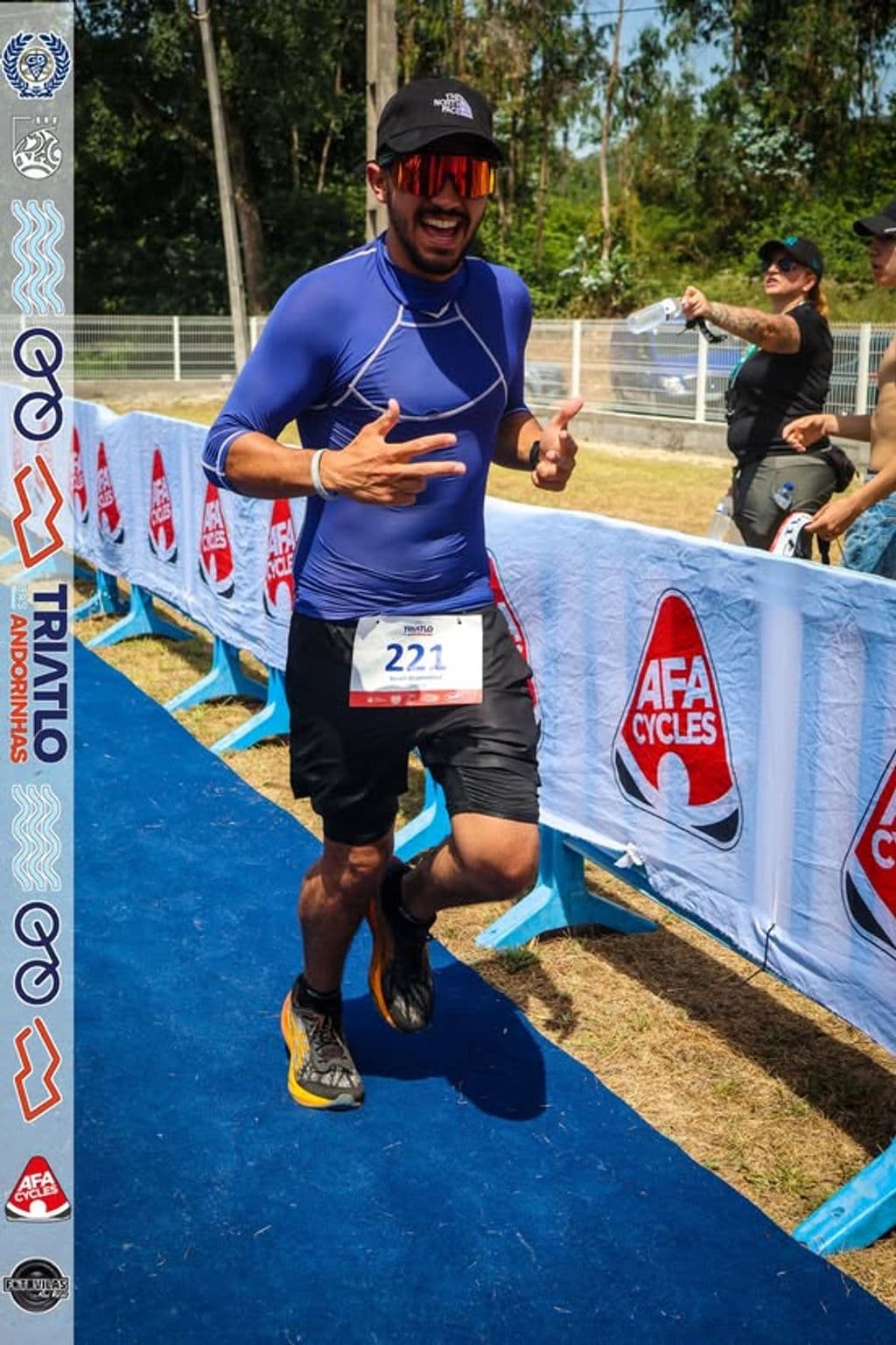 Atleta com o dorsal 221