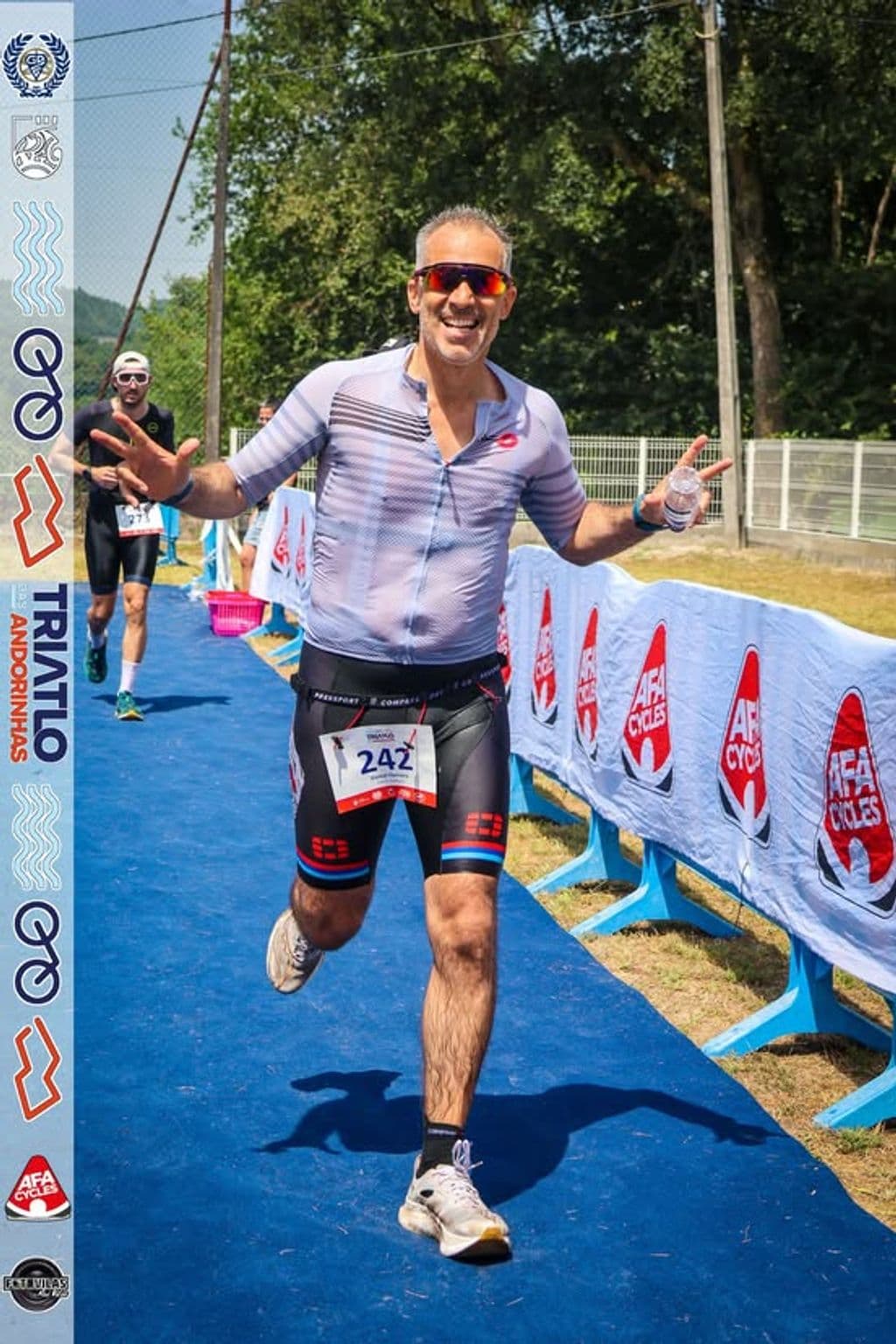 Atleta com o dorsal 242
