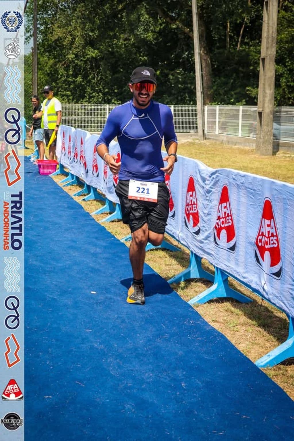Atleta com o dorsal 221