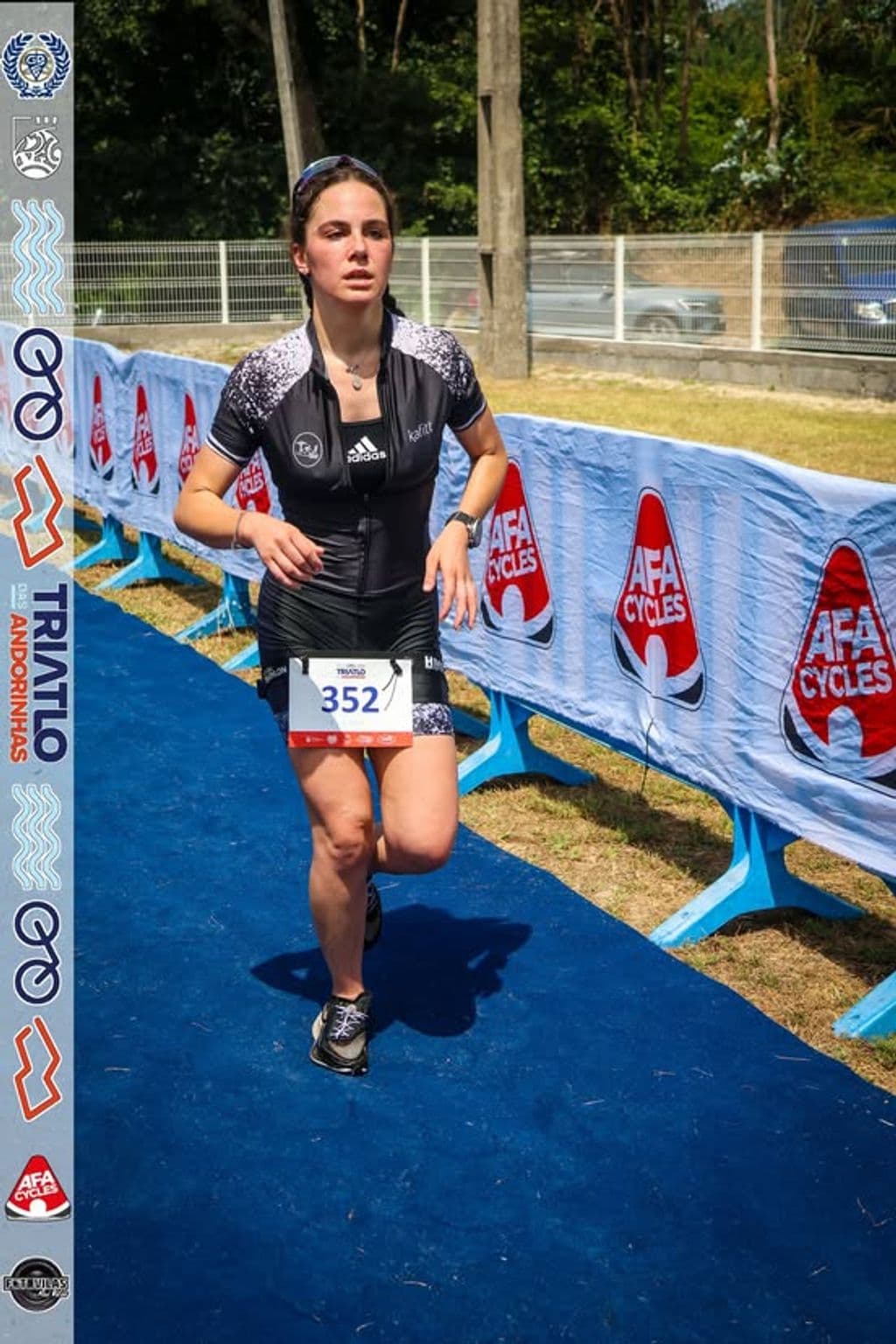 Atleta com o dorsal 352