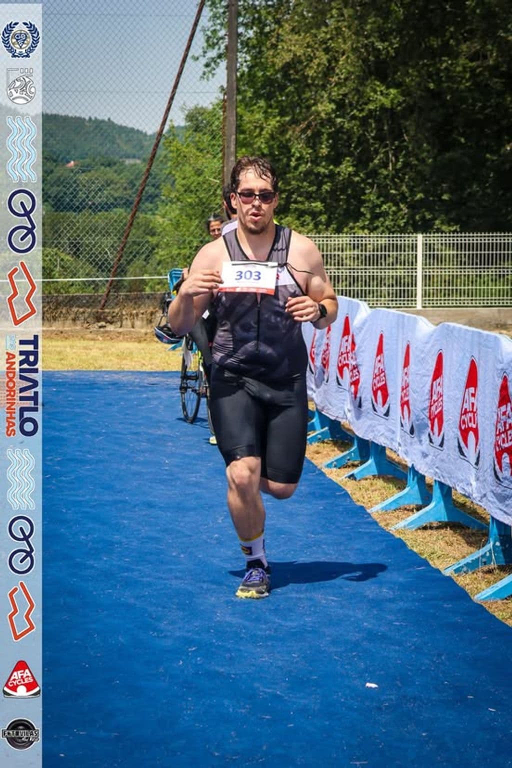 Atleta com o dorsal 303