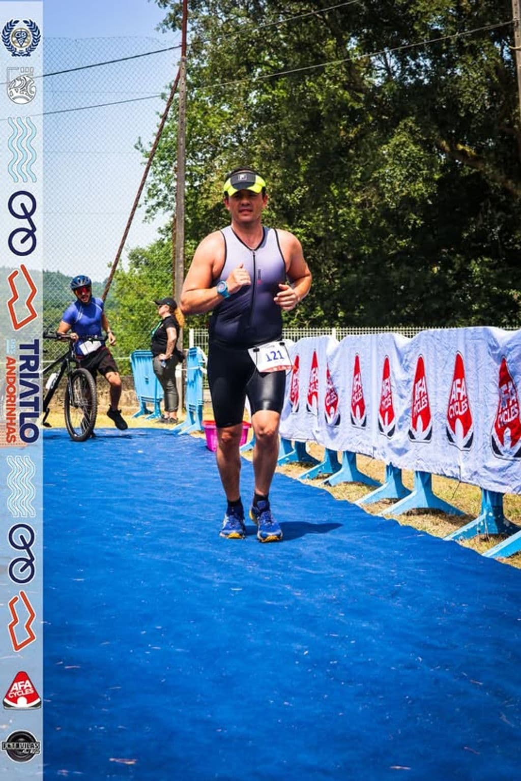 Atleta com o dorsal 121