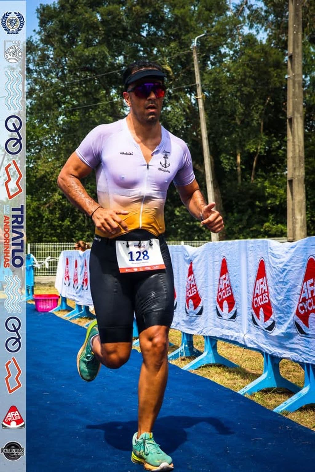 Atleta com o dorsal 128
