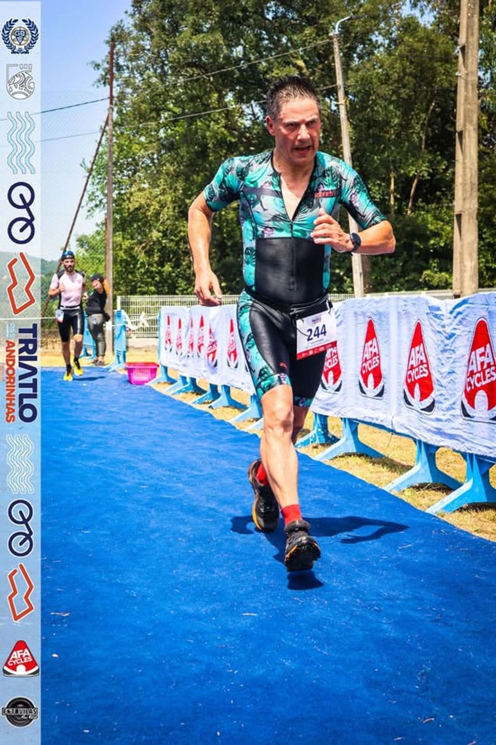 Atleta com o dorsal 244