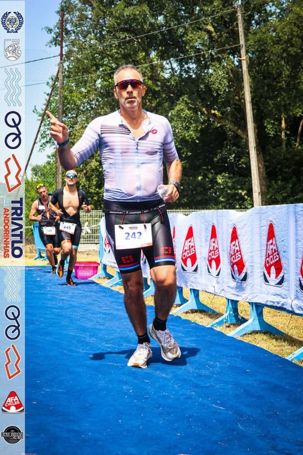Atleta com o dorsal 242