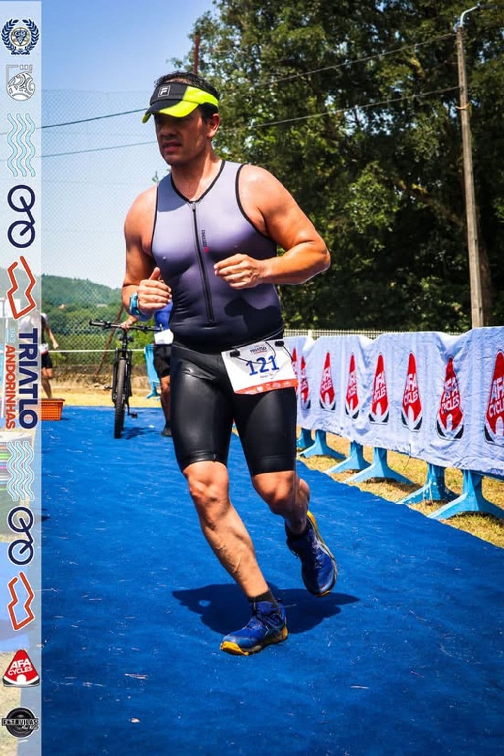 Atleta com o dorsal 121