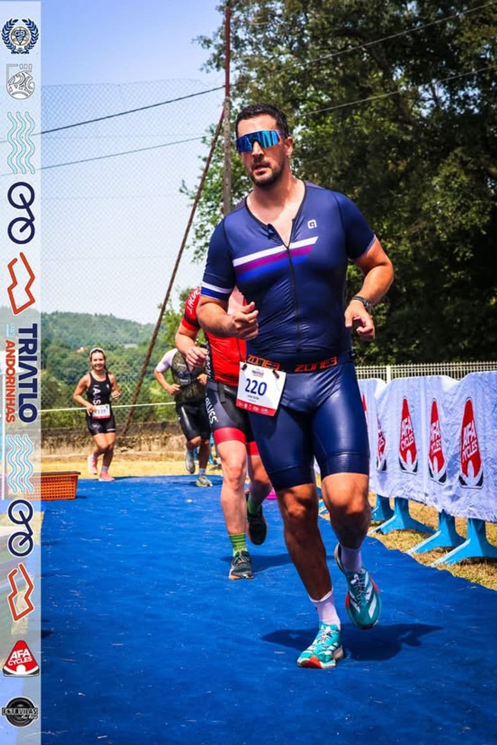 Atleta com o dorsal 220