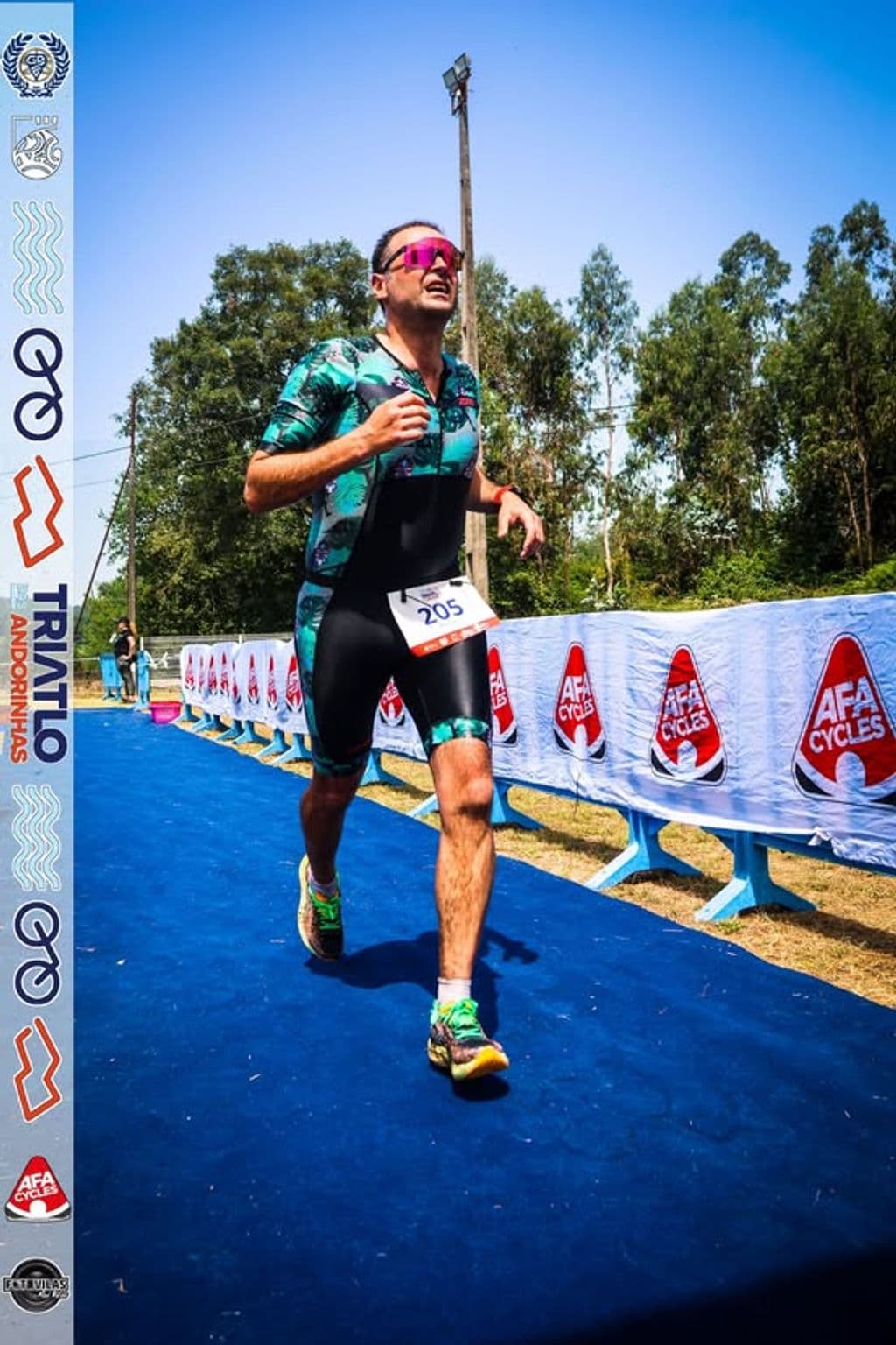 Atleta com o dorsal 205