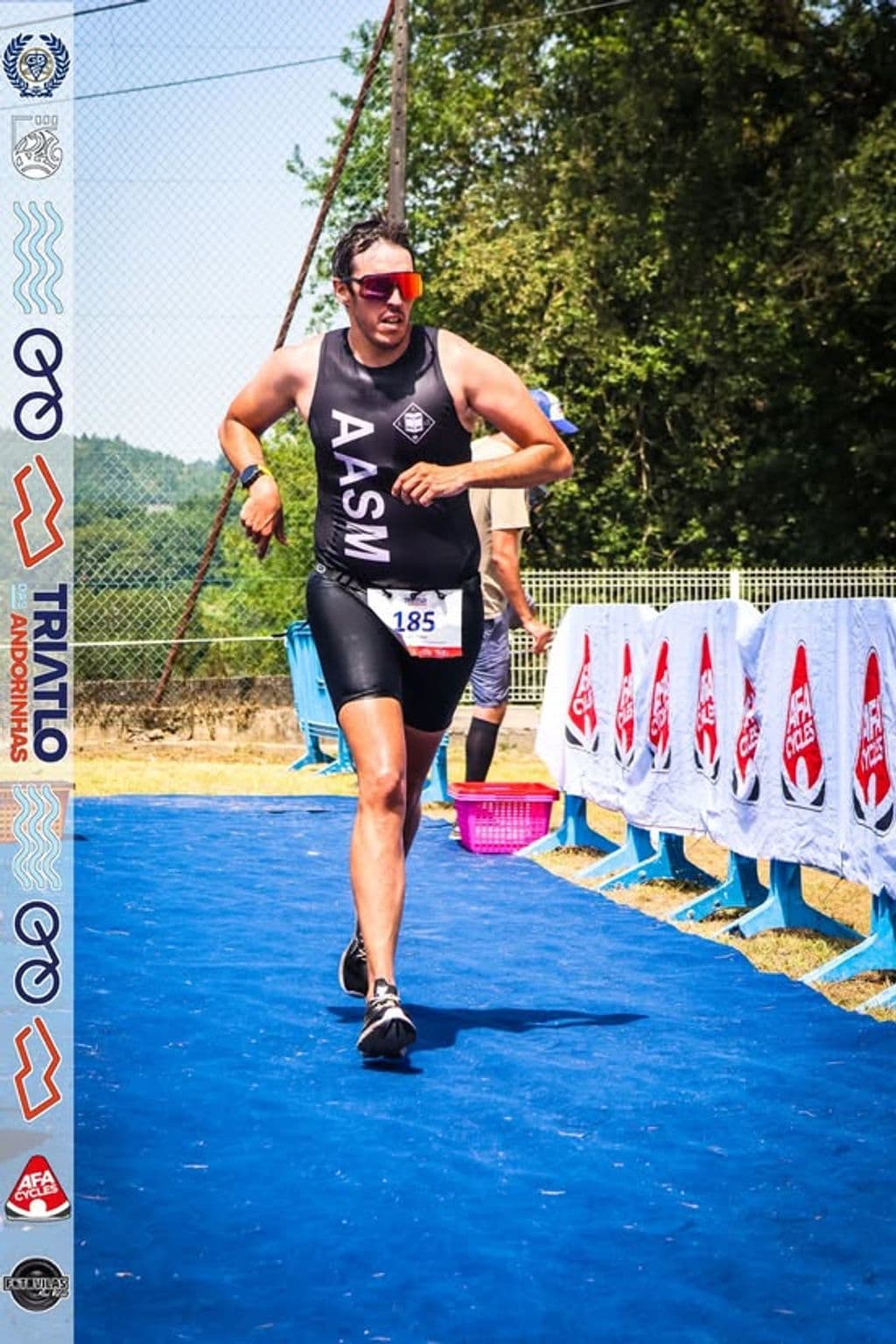 Atleta com o dorsal 185