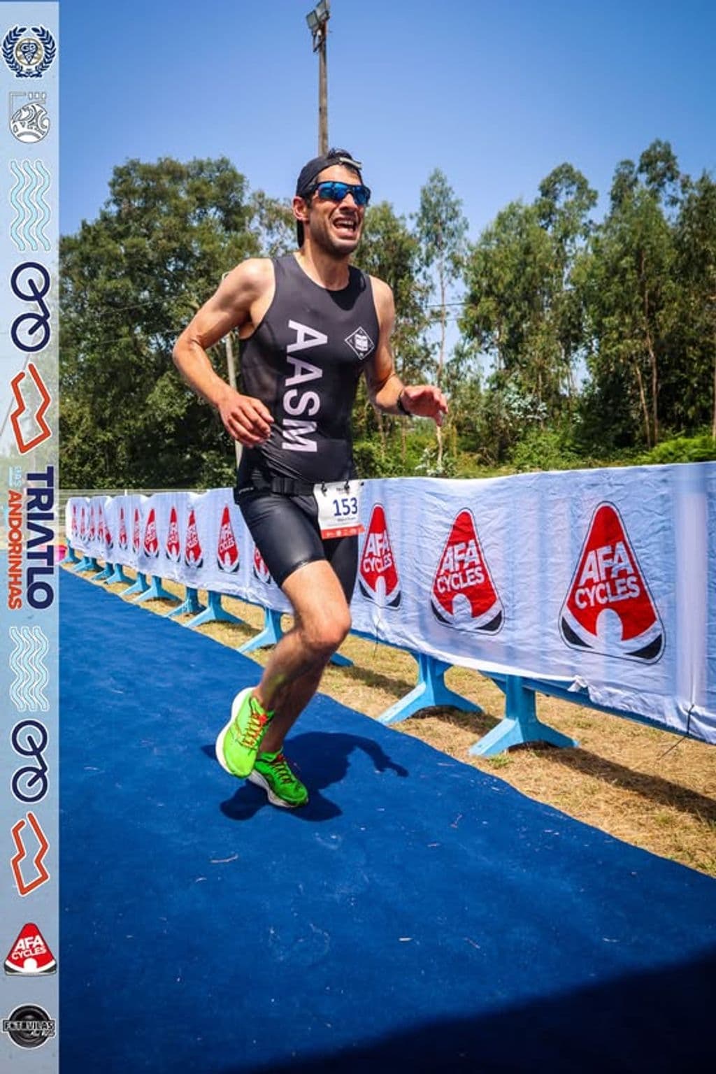 Atleta com o dorsal 153