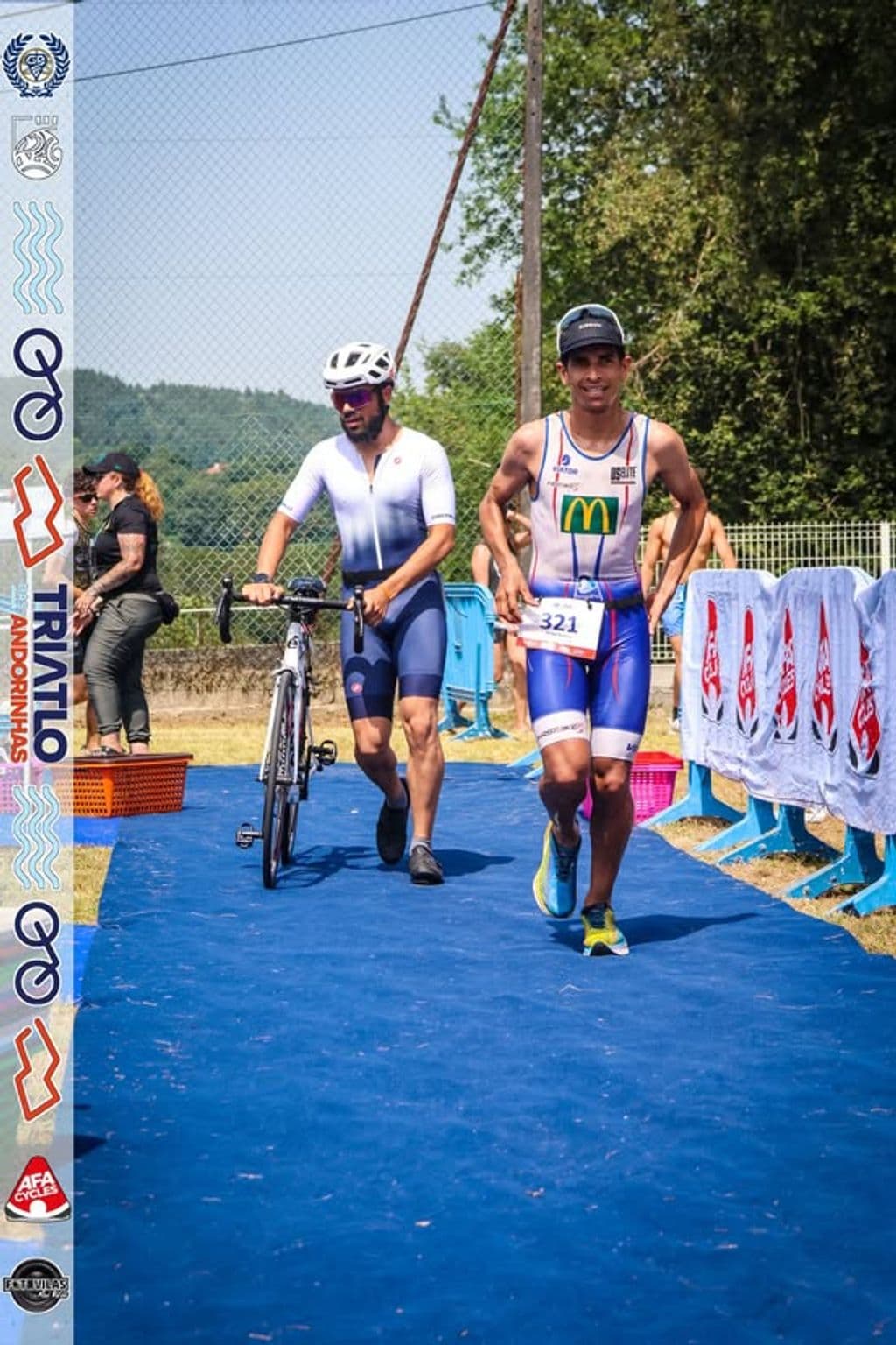 Atleta com o dorsal 321
