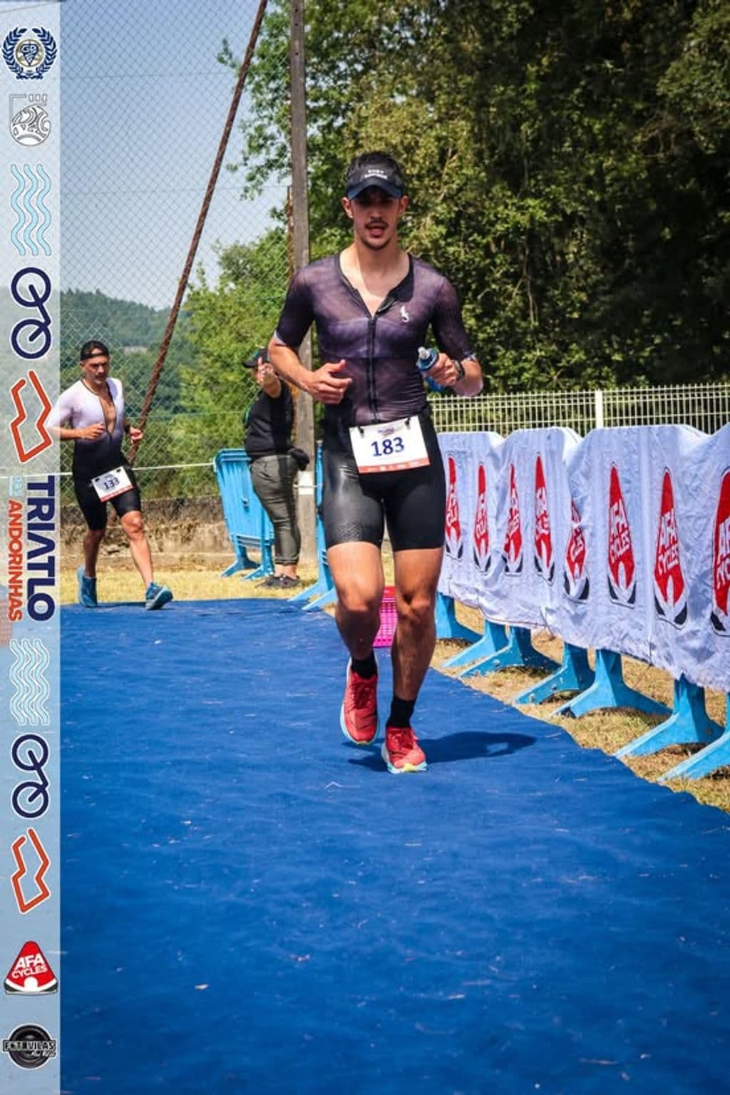 Atleta com o dorsal 183
