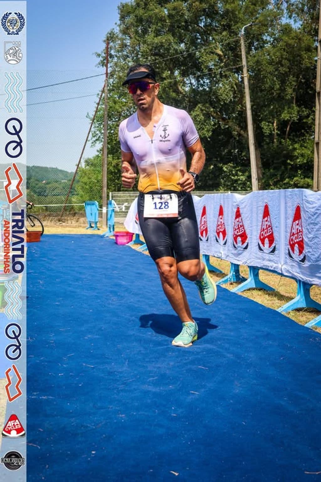 Atleta com o dorsal 128