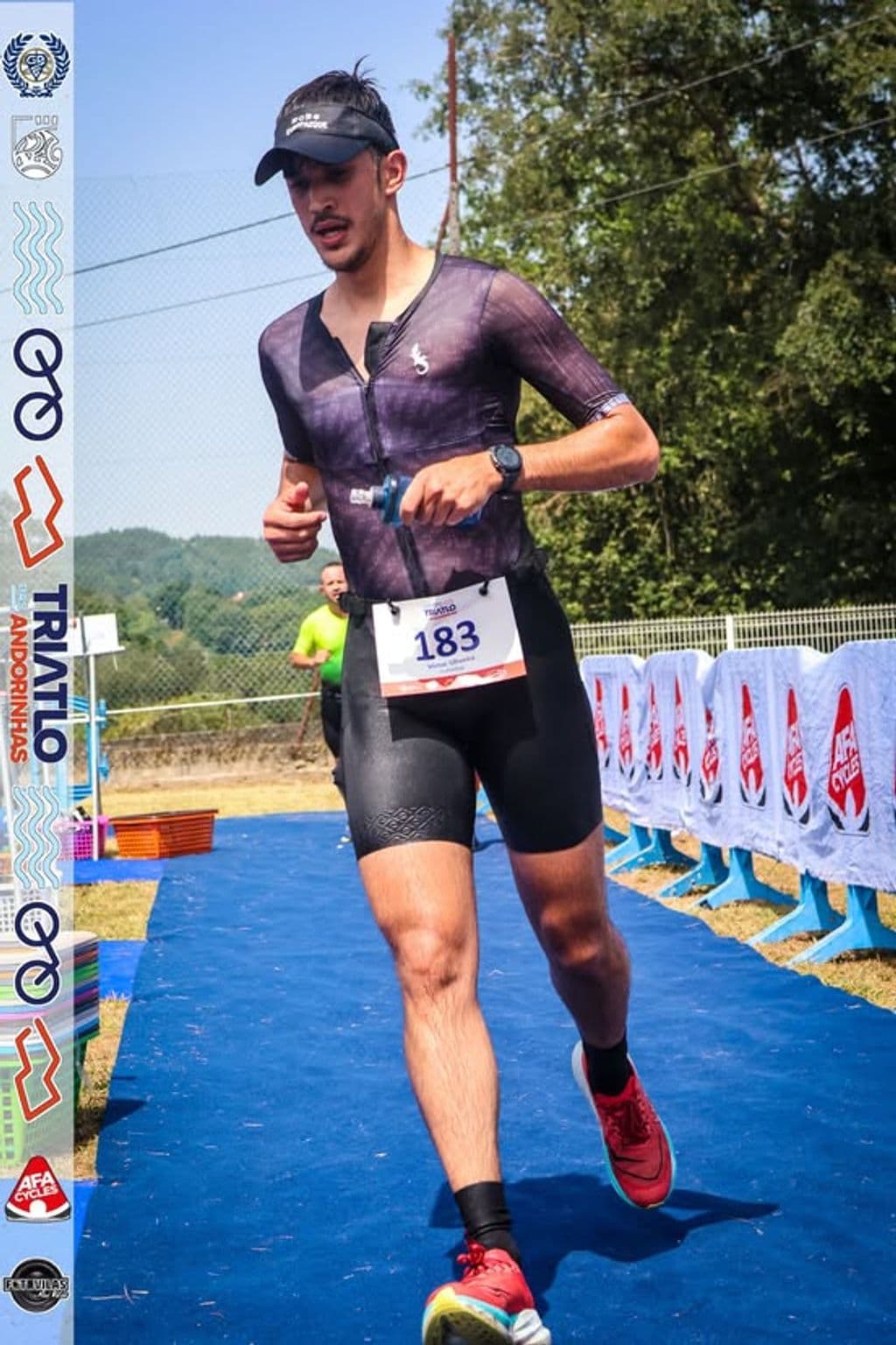 Atleta com o dorsal 183