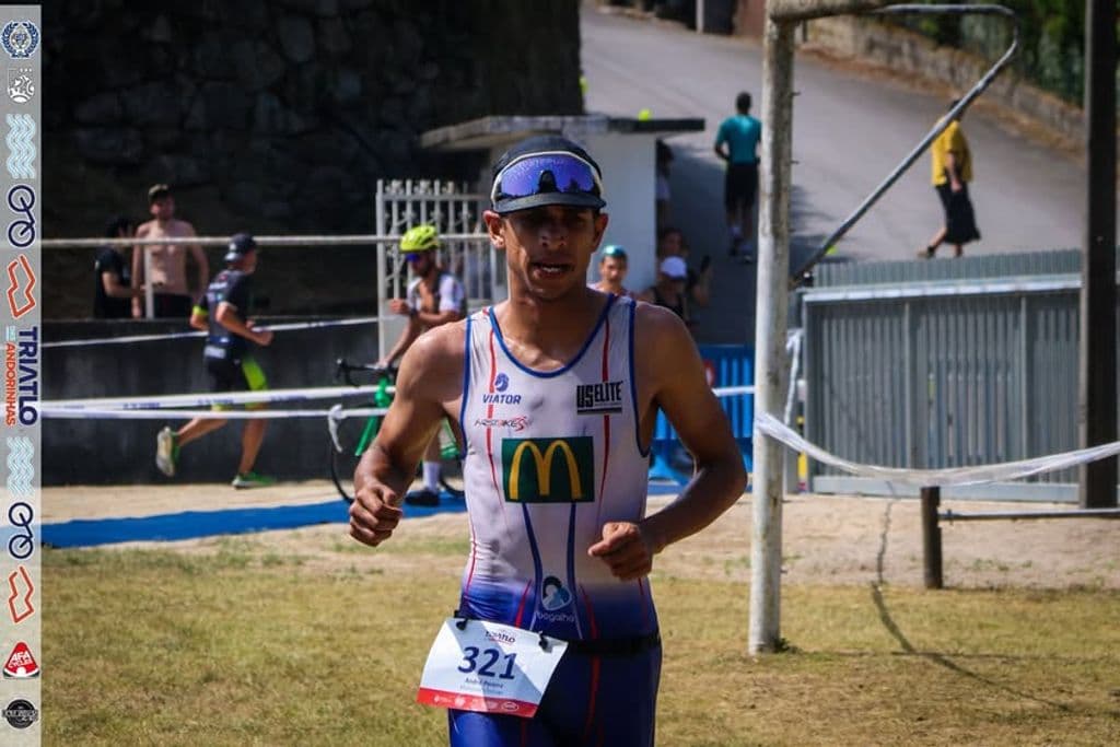 Atleta com o dorsal 321