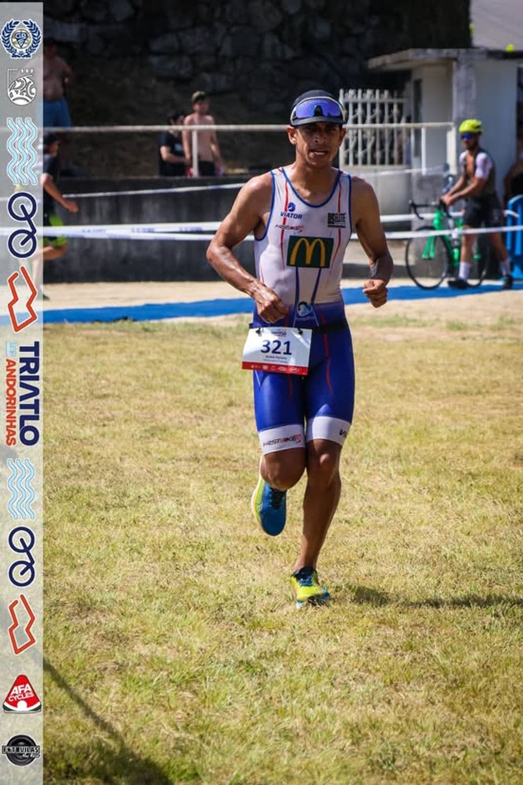 Atleta com o dorsal 321