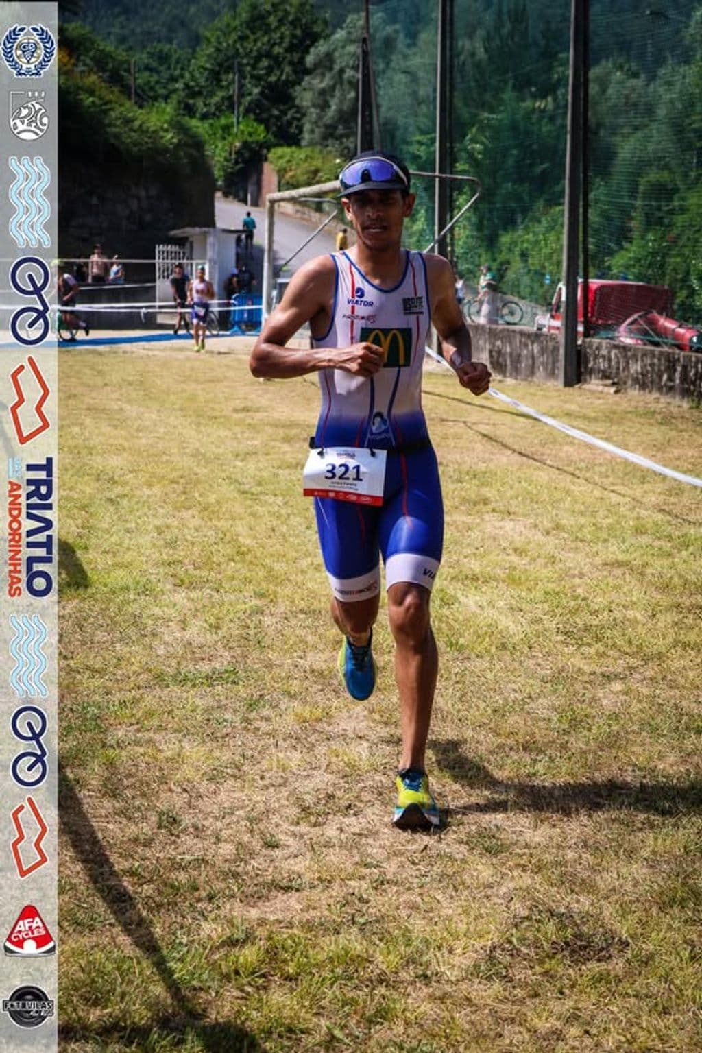 Atleta com o dorsal 321