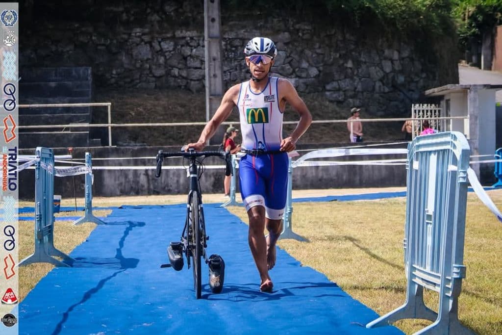 Atleta com o dorsal 321