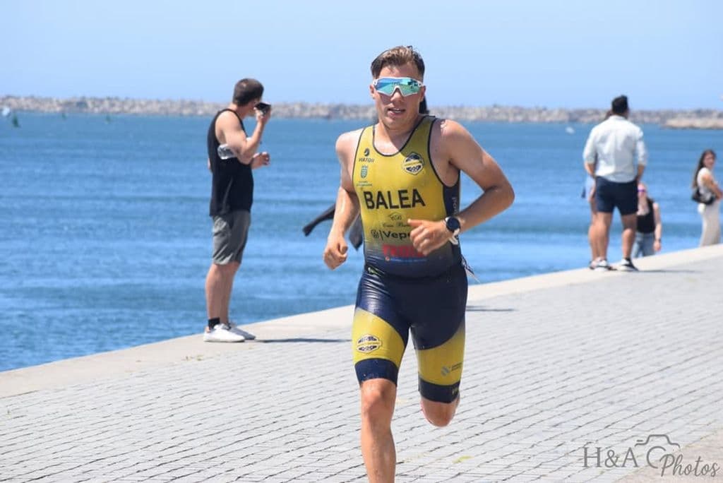 Atleta com o dorsal 332