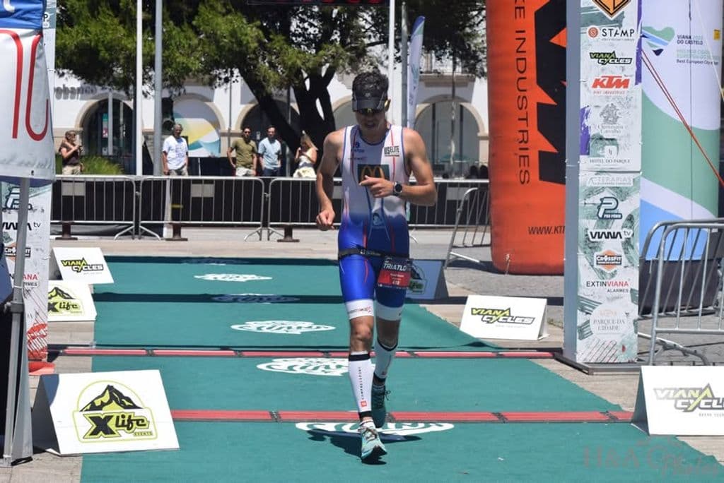 Atleta com o dorsal 410