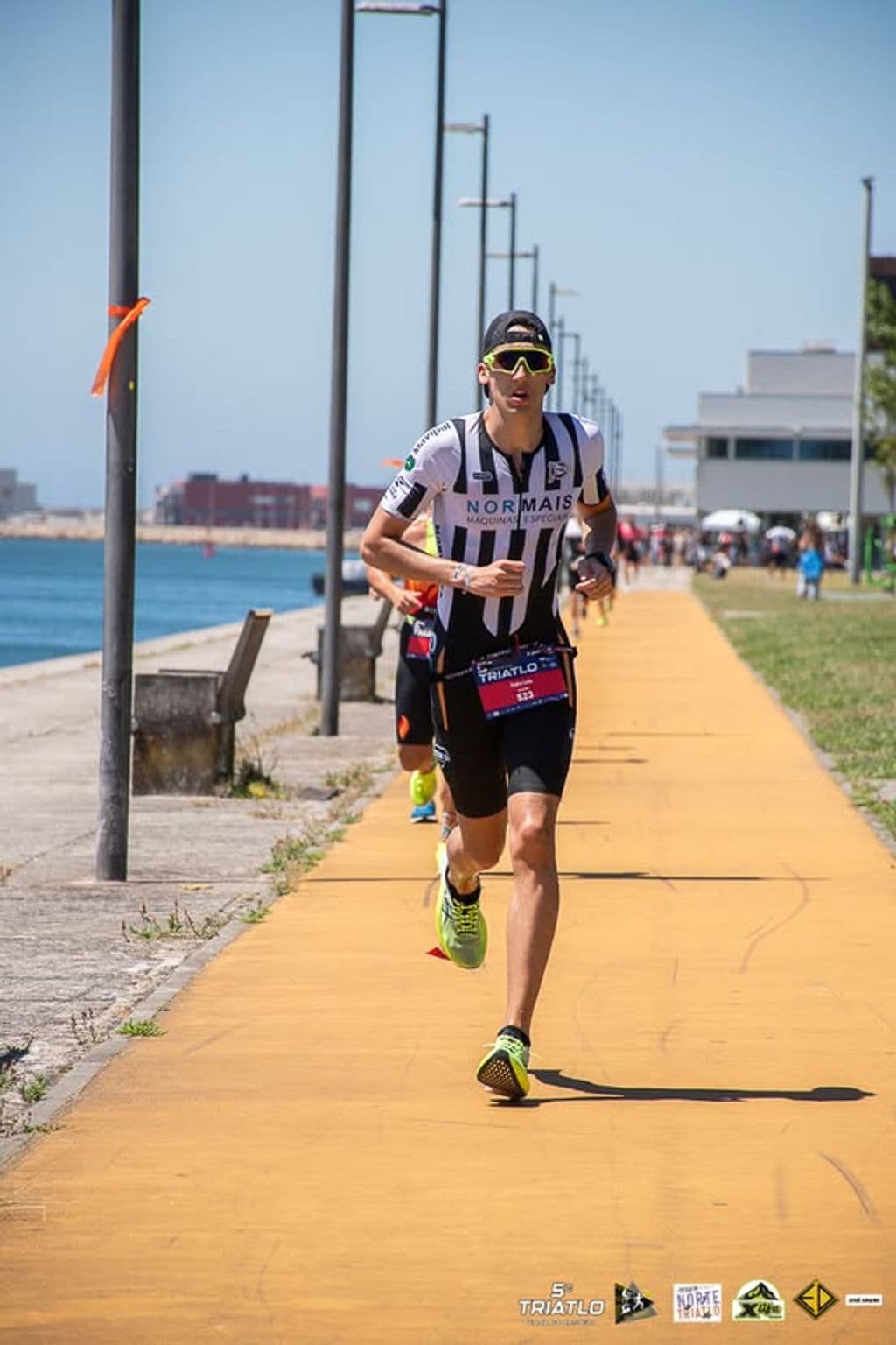 Atleta com o dorsal 523