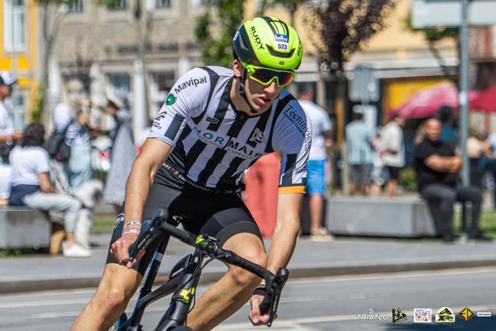 Atleta com o dorsal 523