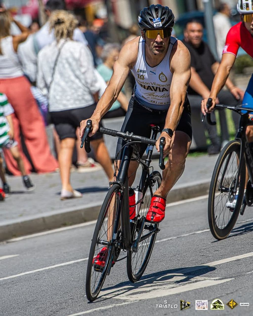 Atleta com o dorsal 327