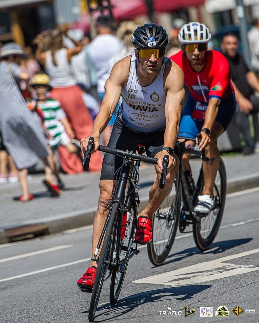 Atleta com o dorsal 327