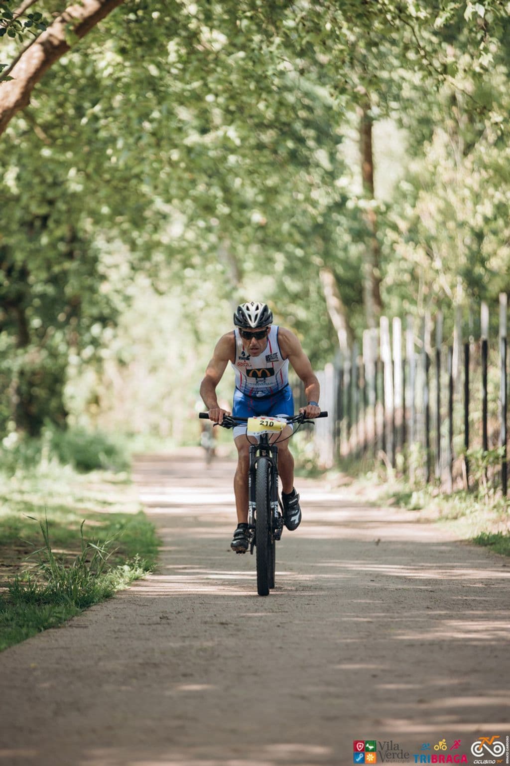 Atleta com o dorsal 210