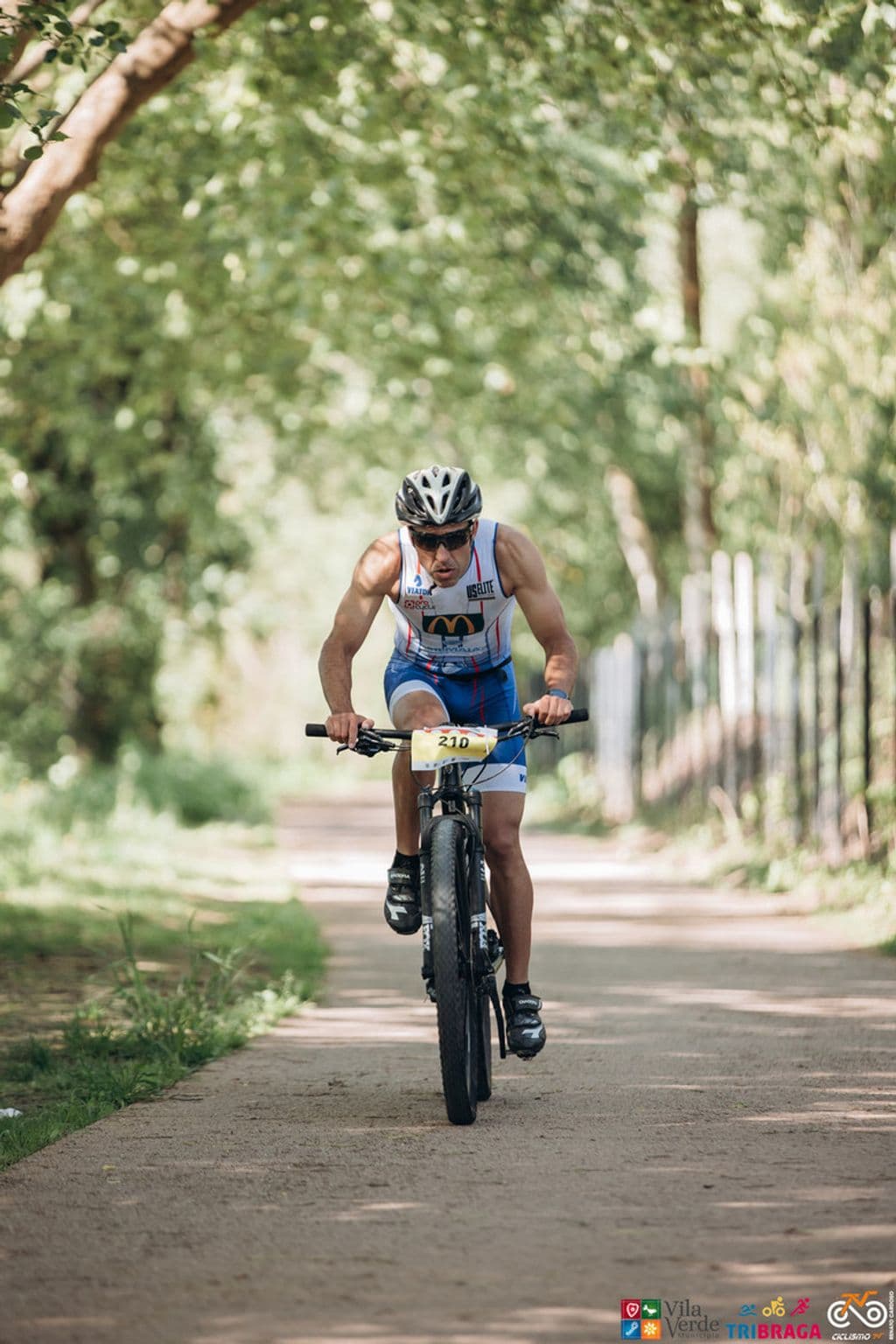 Atleta com o dorsal 210