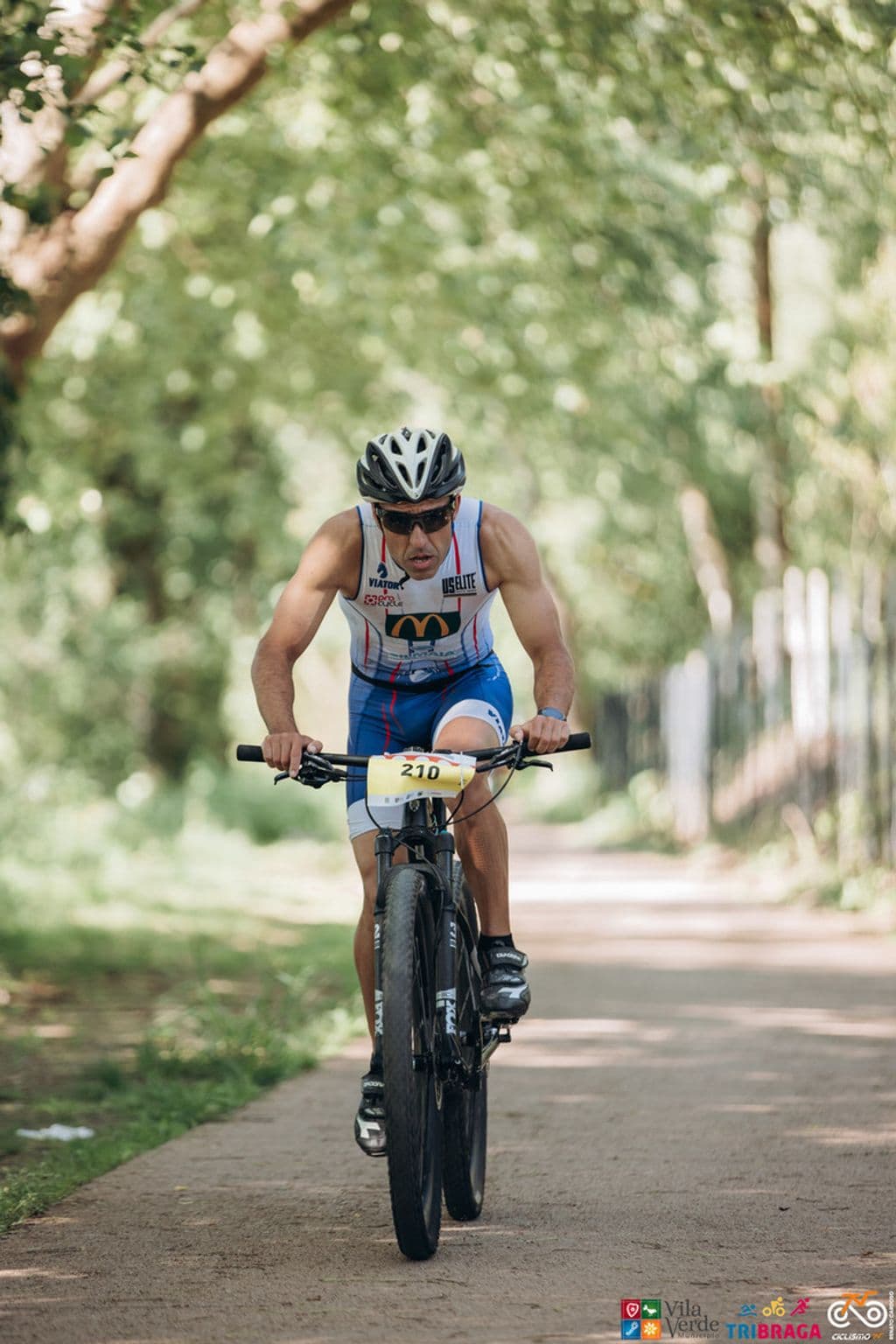 Atleta com o dorsal 210