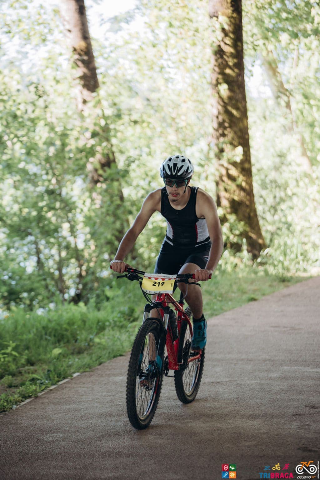 Atleta com o dorsal 219