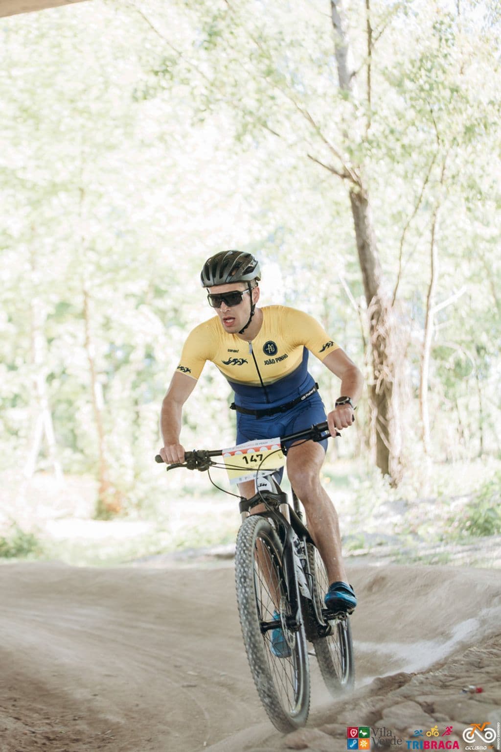 Atleta com o dorsal 147