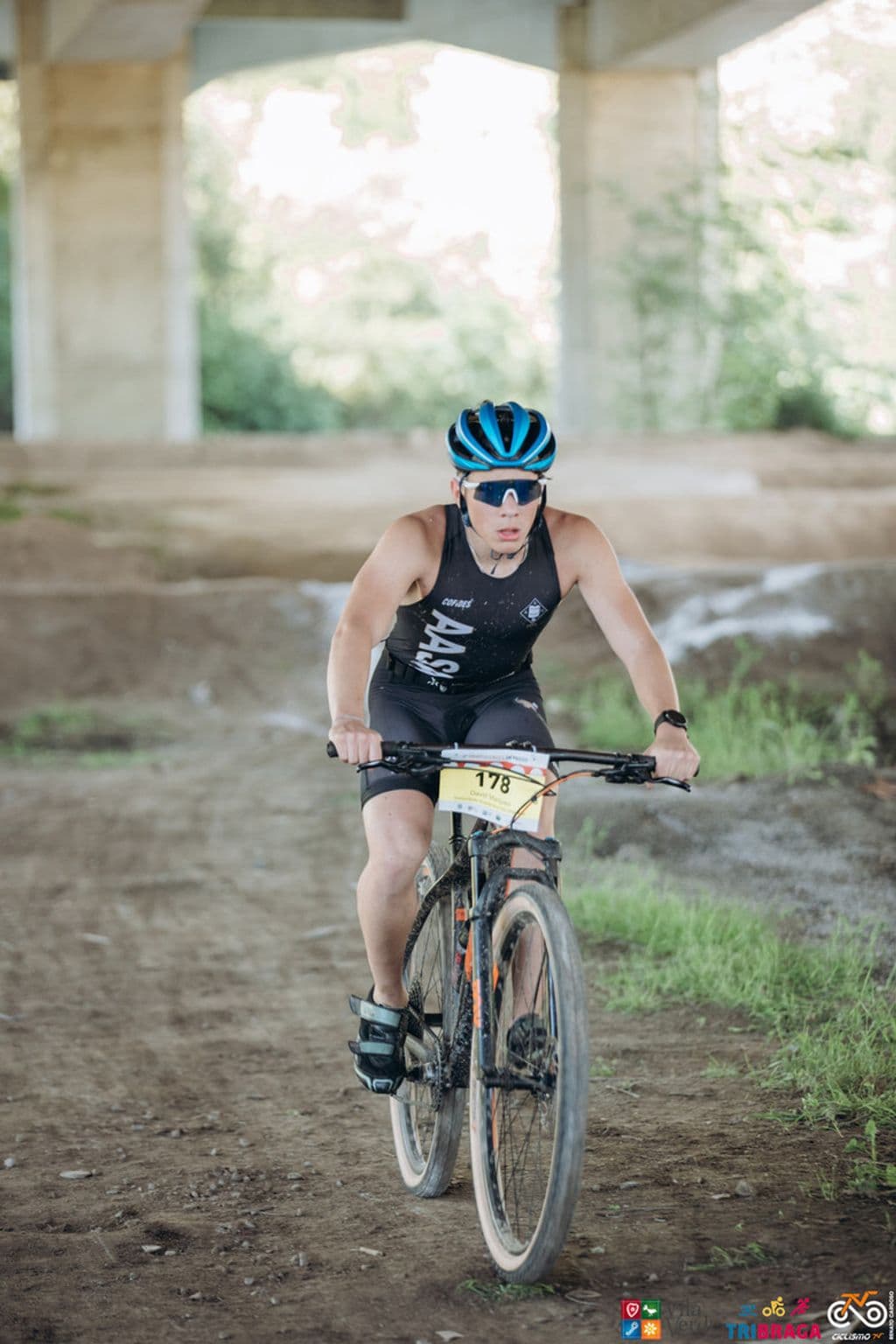 Atleta com o dorsal 178