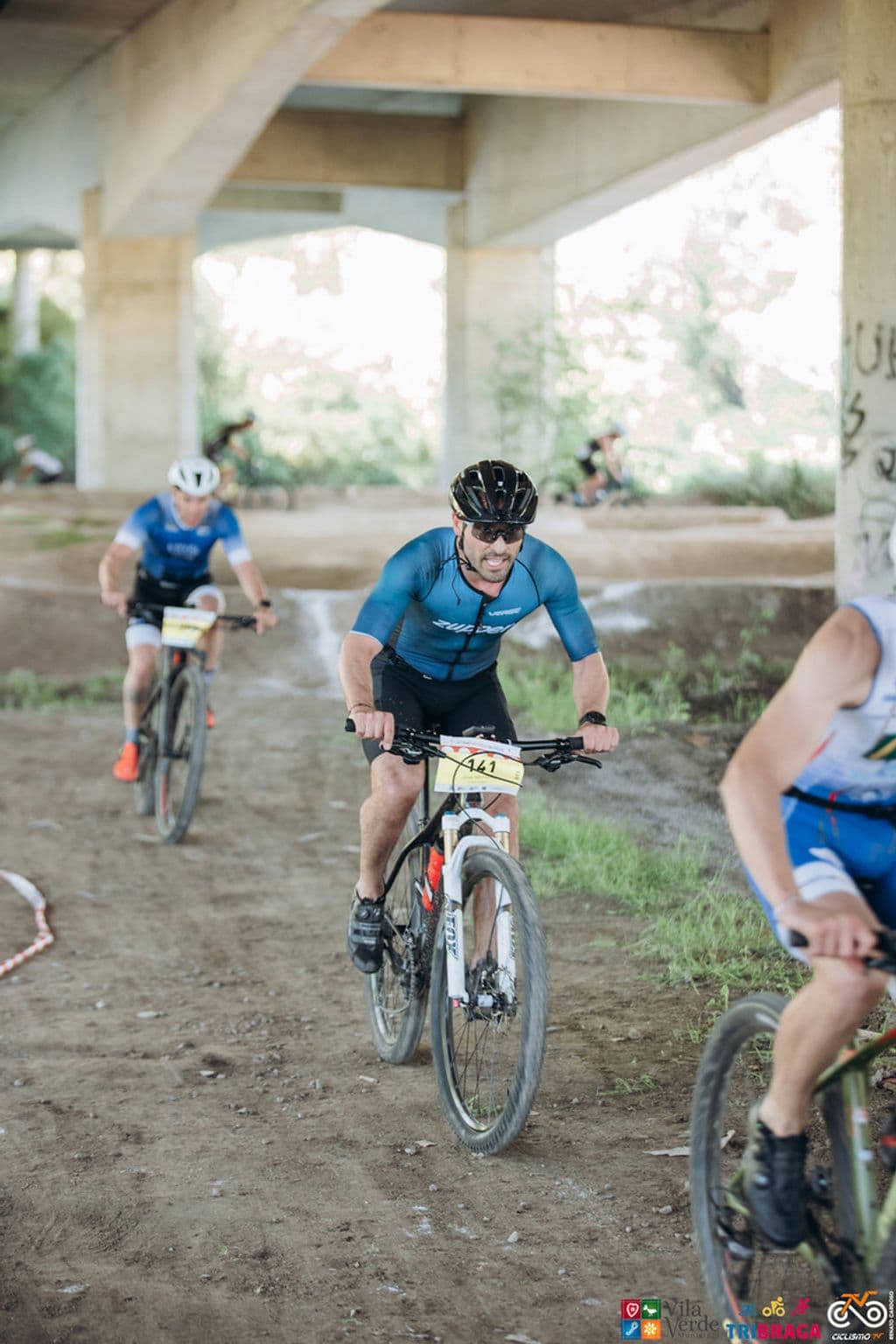 Atleta com o dorsal 141