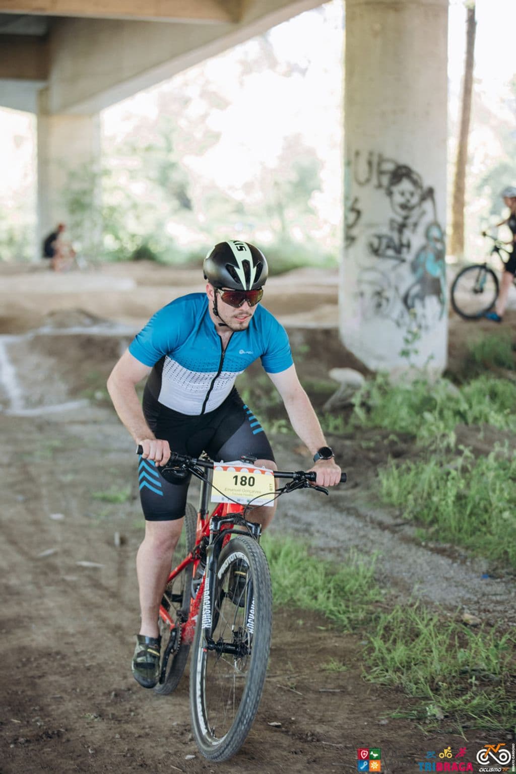 Atleta com o dorsal 180