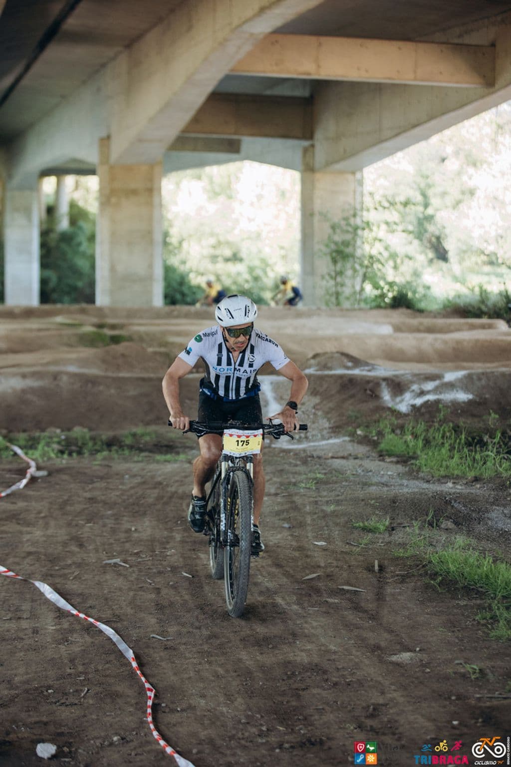 Atleta com o dorsal 175