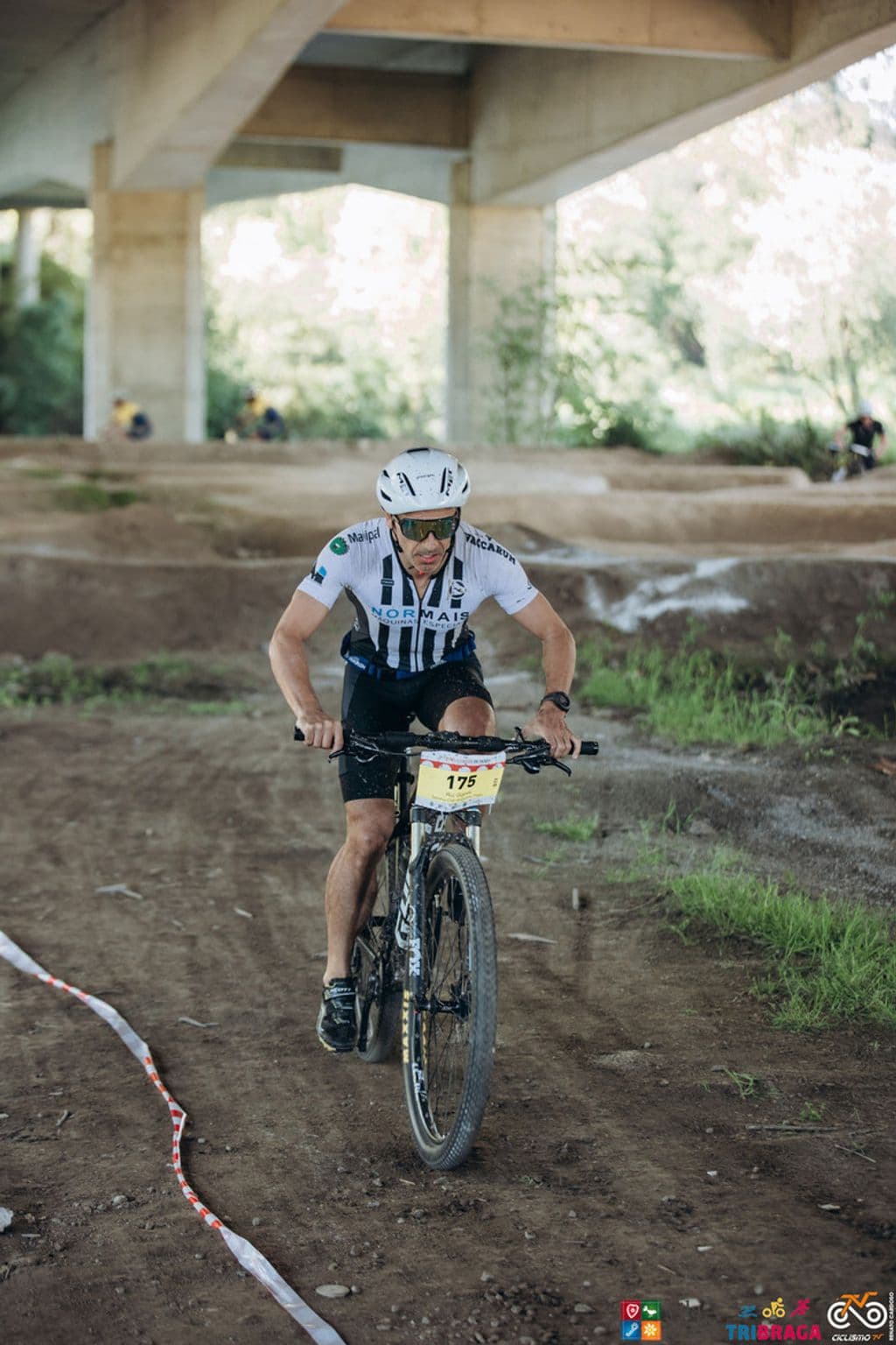 Atleta com o dorsal 175
