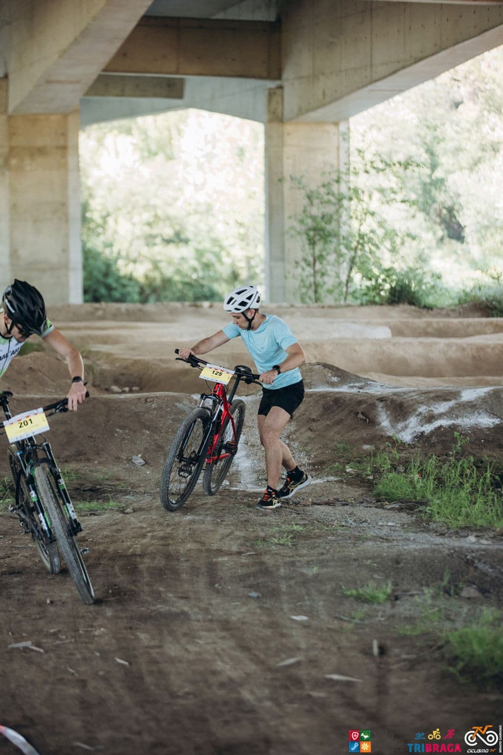 Atleta com o dorsal 201